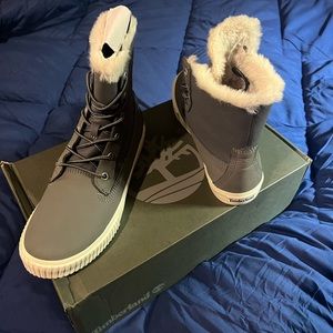 Timberland women gray boot brand new